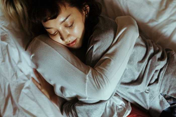 смешные 20 фактов о сне - Отсутствие возможности вставать с постели по утрам может быть проблемой для здоровья