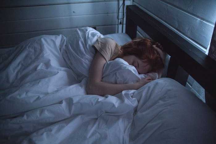 смешные 20 фактов о сне - Слишком продолжительный сон увеличивает риск слабоумия